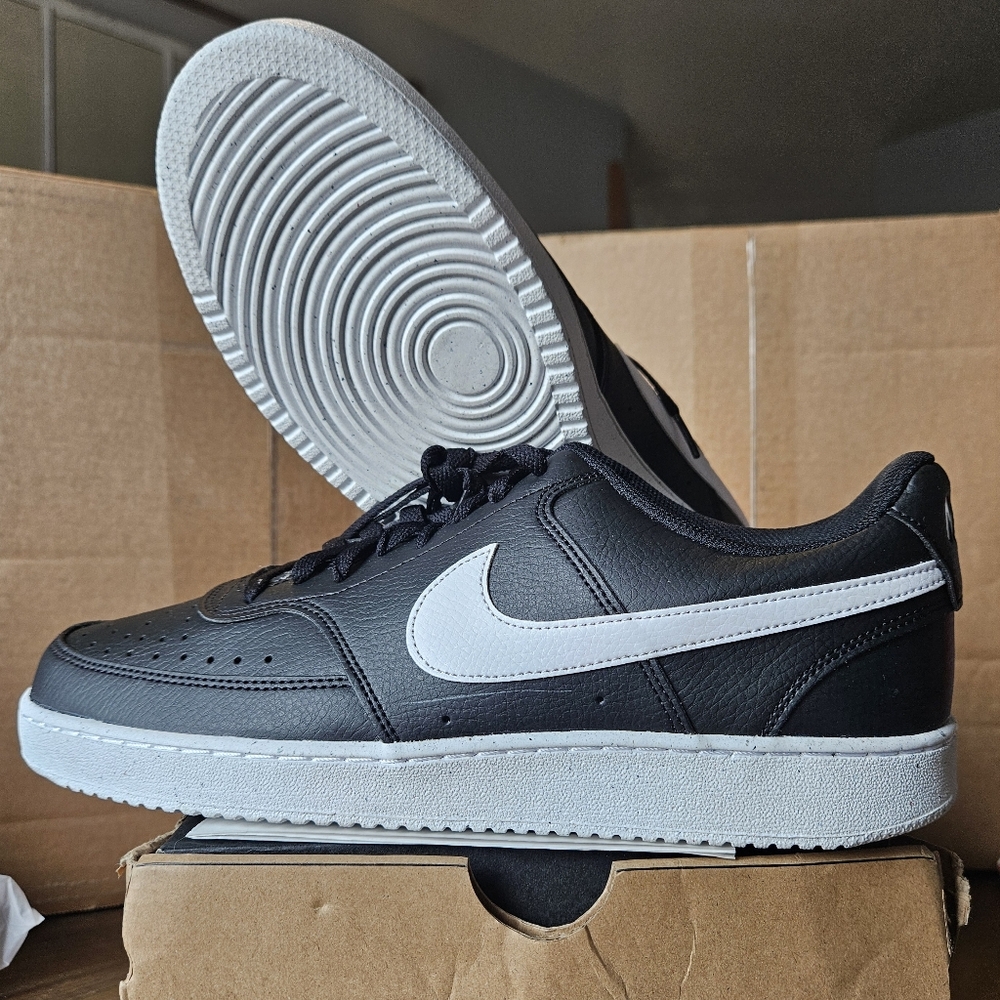 Nike Men's Black and White Leather Sneakers